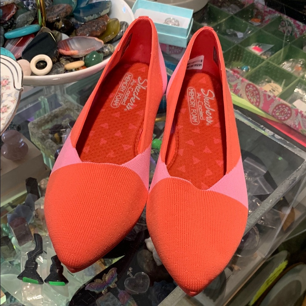 Skechers love triangle NEW slip ons flats Cleo red pink